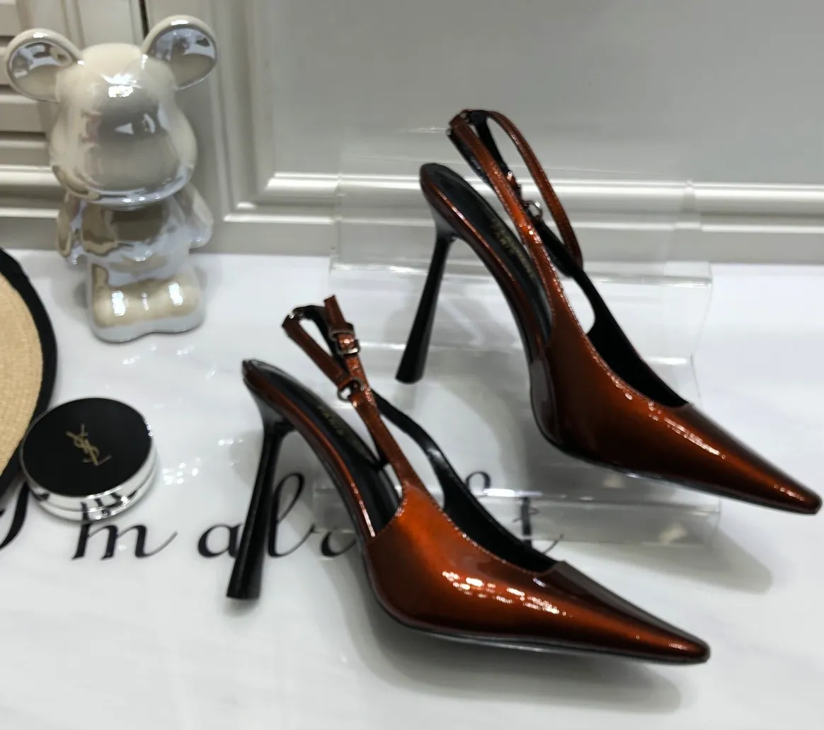 👟👟Ex-factory price 560👟👟 Top quality Saint Laurent/Yves Saint Laurent 2024 spring and summer new style👠Small square toe high heels of the same style as Rose. The layered leather high heels are very good at modifying the foot shape. In recent years, SLP has become more and more understanding of women in high heels. ysl beautiful high heels 👠Number of yards: 35-40 (41 customized, non-returnable) Upper: open edge beaded cowhide/patent leather, lining Imported sheepskin lining, sole: genuine leather outsole, heel height: 10cm (heel imported from Italy)